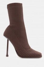 Кафяво Тъмно